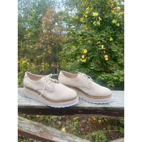 Shoe  dazzle Oxford Lace Up Wedge Shoes Natural Sz 10 - Picture 1 of 8